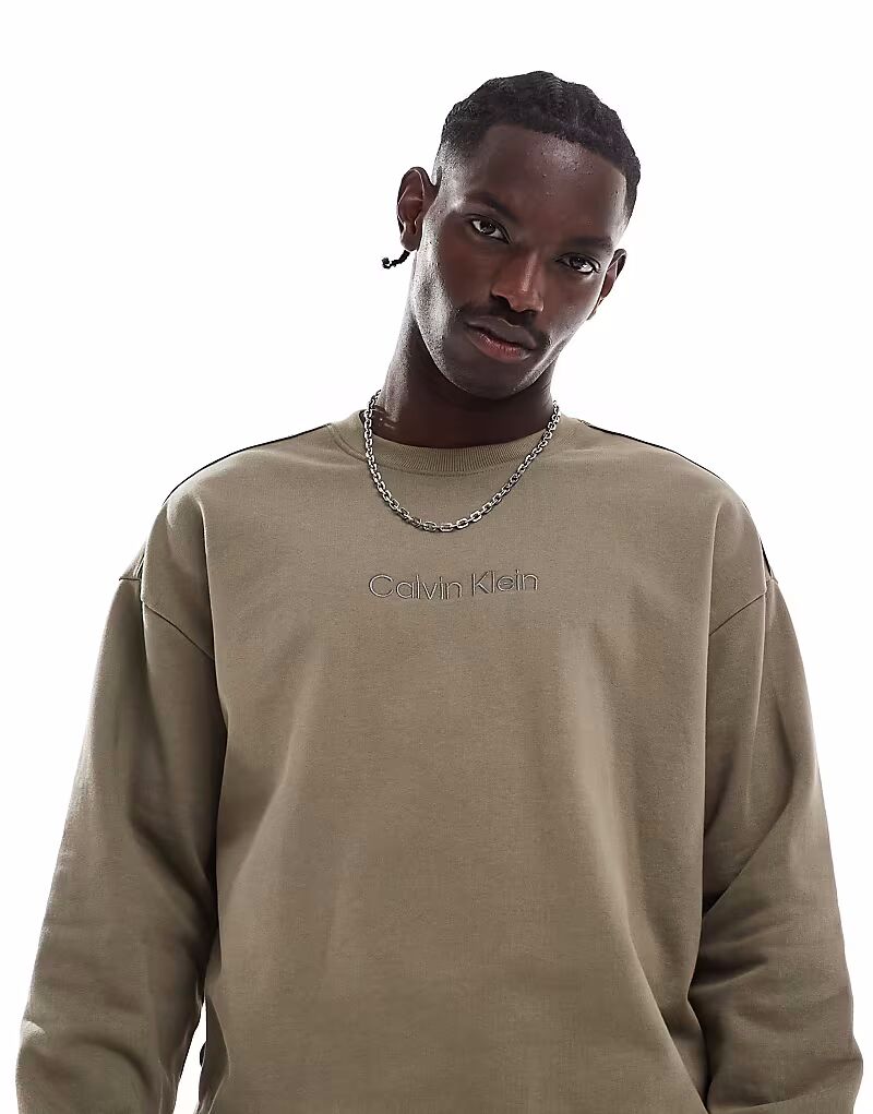 

Толстовка Calvin Klein Tonal Logo в оливковом цвете