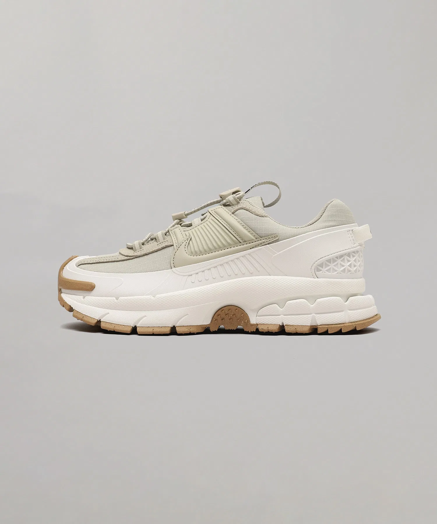 Унисекс кроссовки Nike Zoom Vomero Roam HQ2181-100 белые