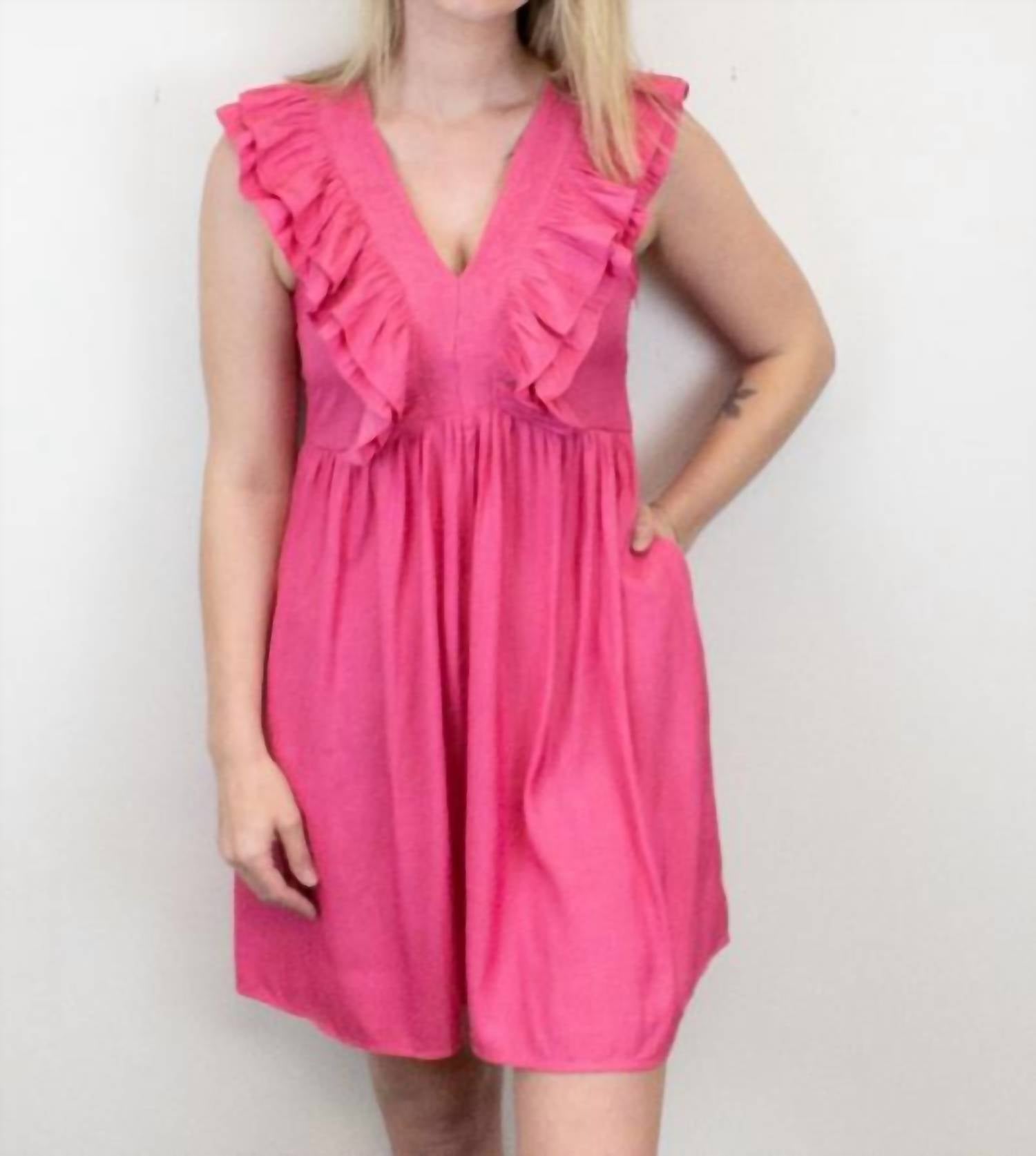 

Милая в розовом платье AnnieWear