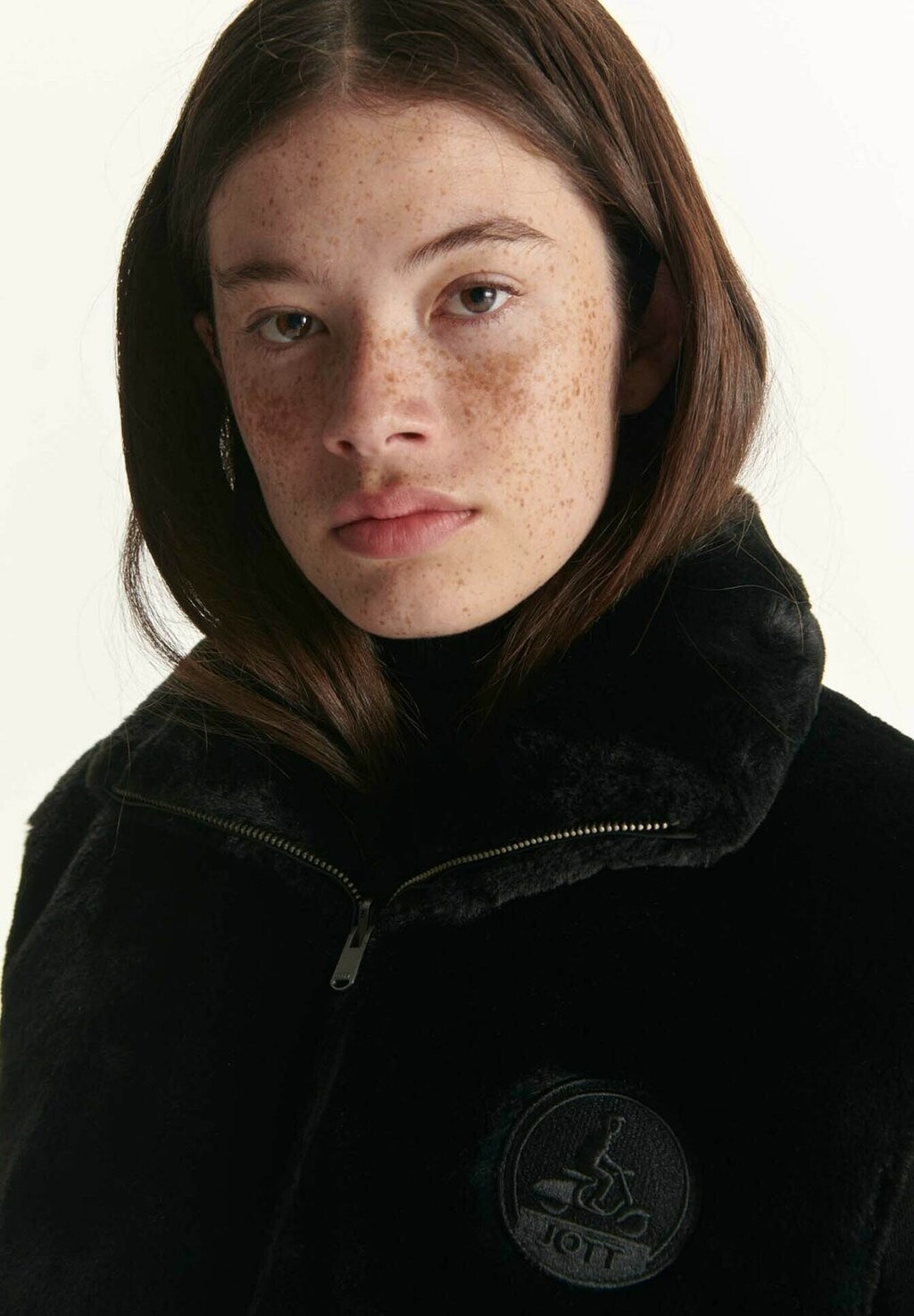 

Жилет DARIA JOTT, черный