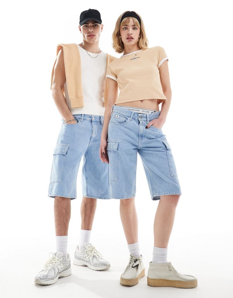 

Calvin Klein — синие шорты-карго унисекс в стиле 90-х — эксклюзивно на ASOS