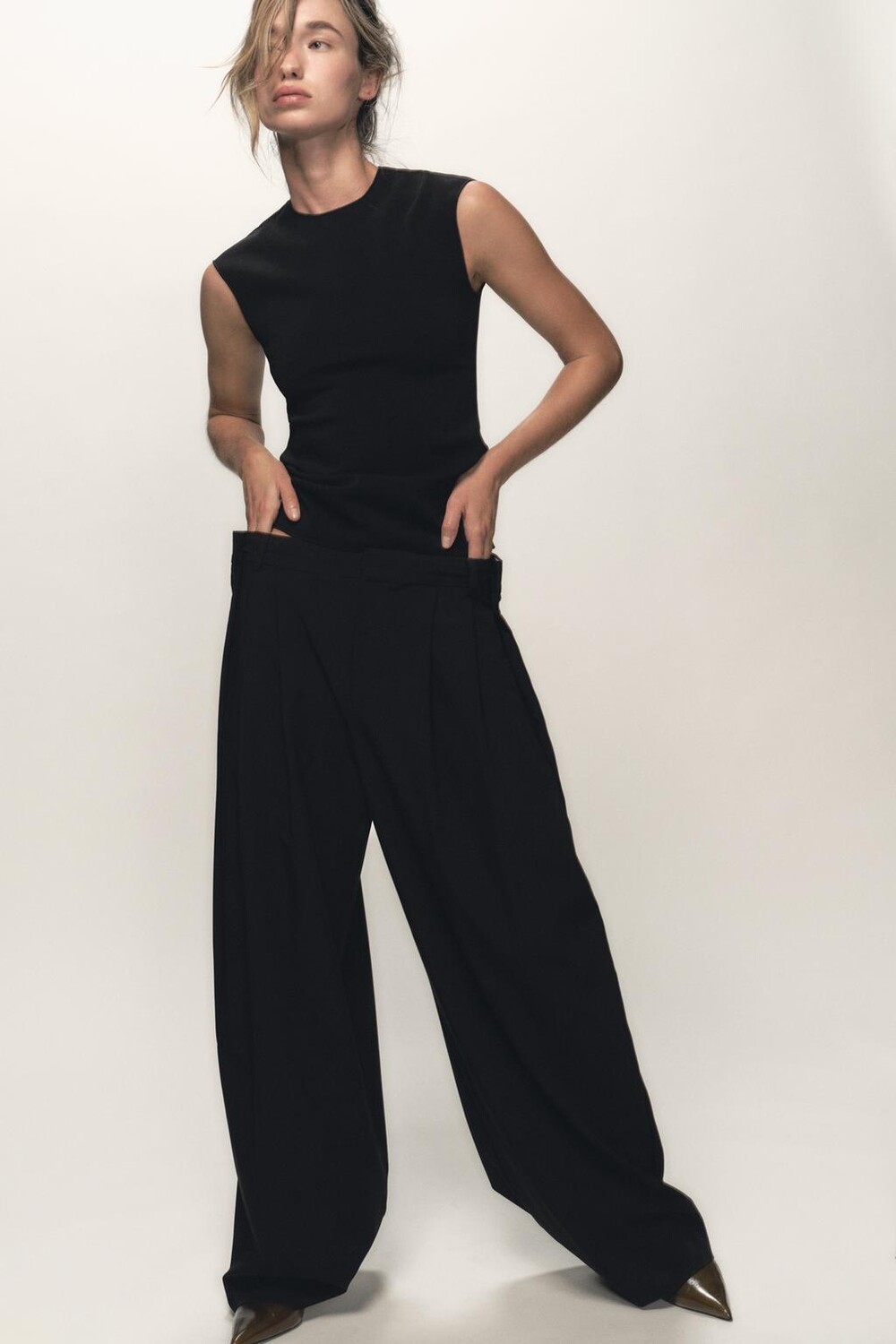

Брюки с плиссированной строчкой ZARA, черный