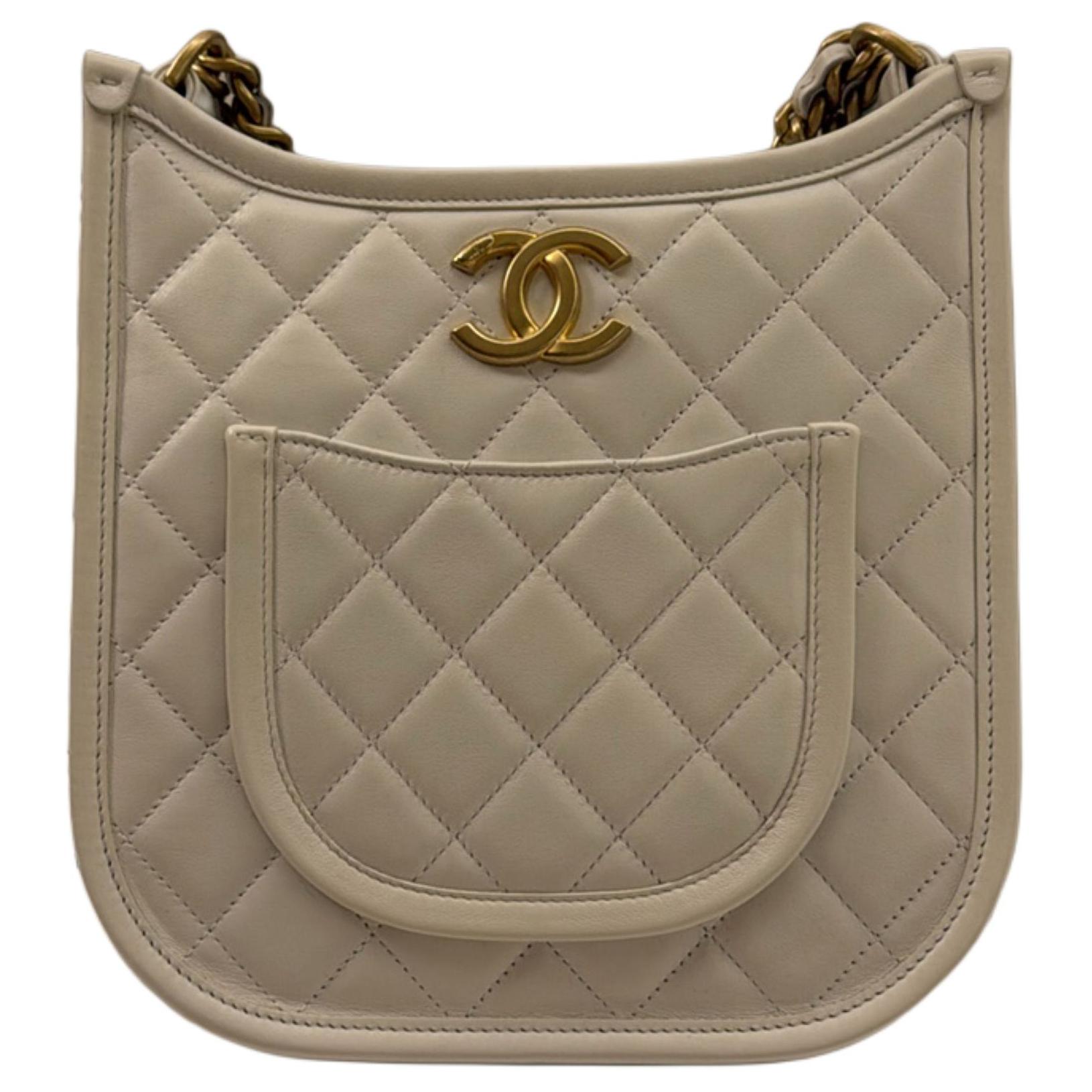 

CHANEL Кожаная сумка хобо хиппи маленькая женская белая через плечо