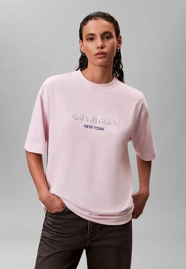 

Футболка с принтом в виде пайеток и логотипа Calvin Klein, Pearly Pink, Белый, Футболка с принтом в виде пайеток и логотипа Calvin Klein, Pearly Pink