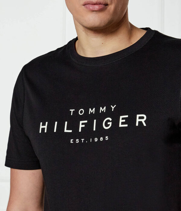 Футболка Tommy Hilfiger хлопковая с надписью, черный — фото 4