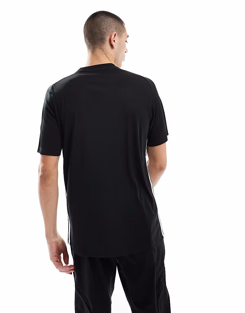 Футболка Adidas Football Tiro черного цвета — фото 3