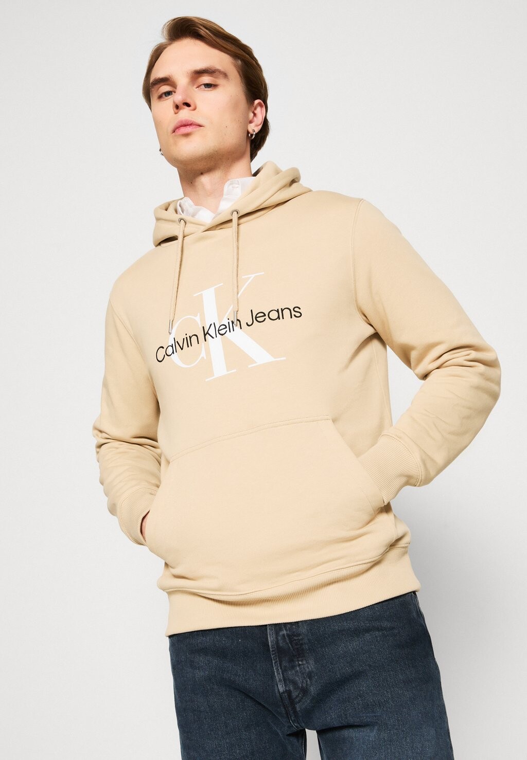 

Толстовка SEASONAL MONOLOGO REGULAR HOODIE Calvin Klein Jeans, бежевый