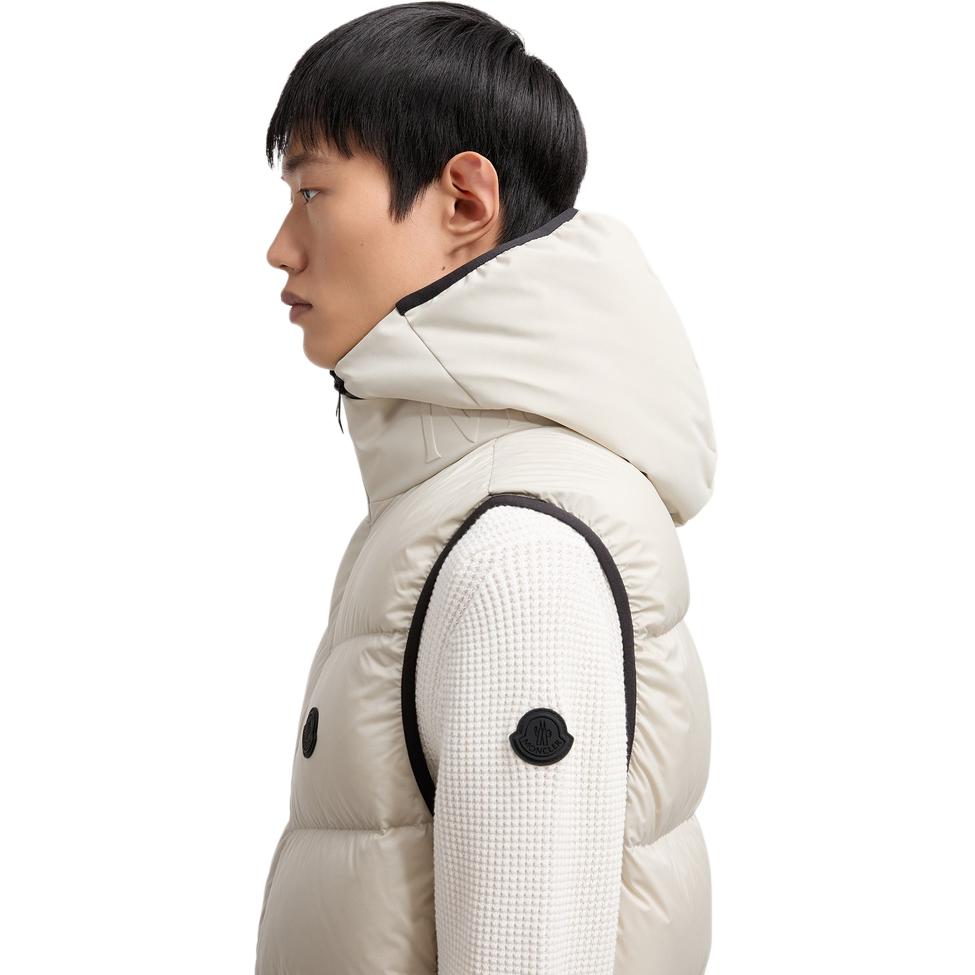 Moncler Куртка-жилет с капюшоном и стёганой диагональной отделкой, Ice Snow Gray — фото 4