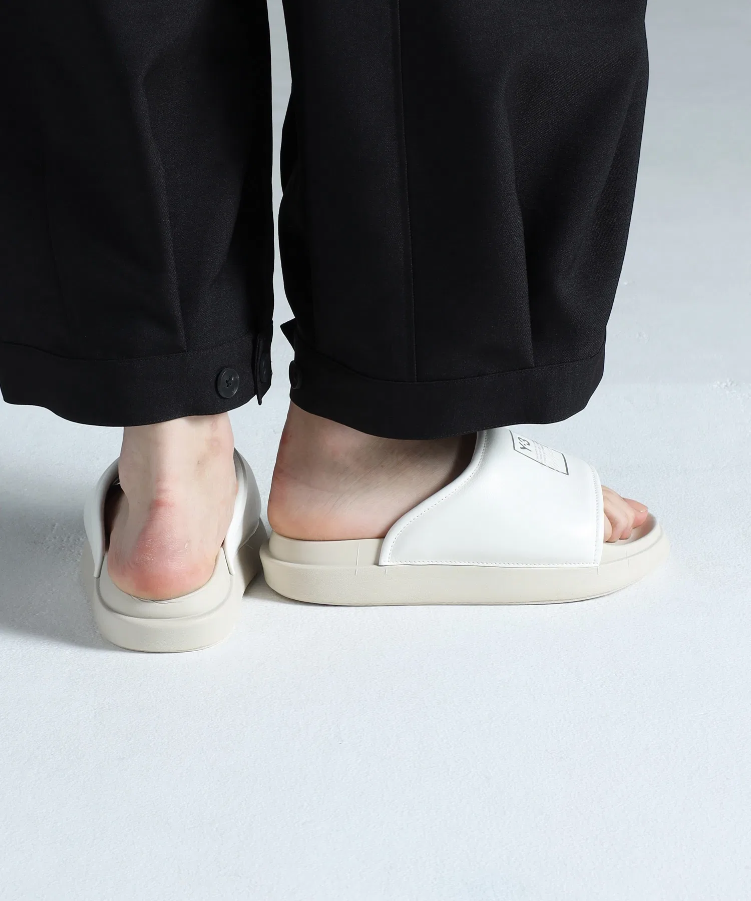 Унисекс кожаные сандалии Y-3 SLIDE белые — фото 3