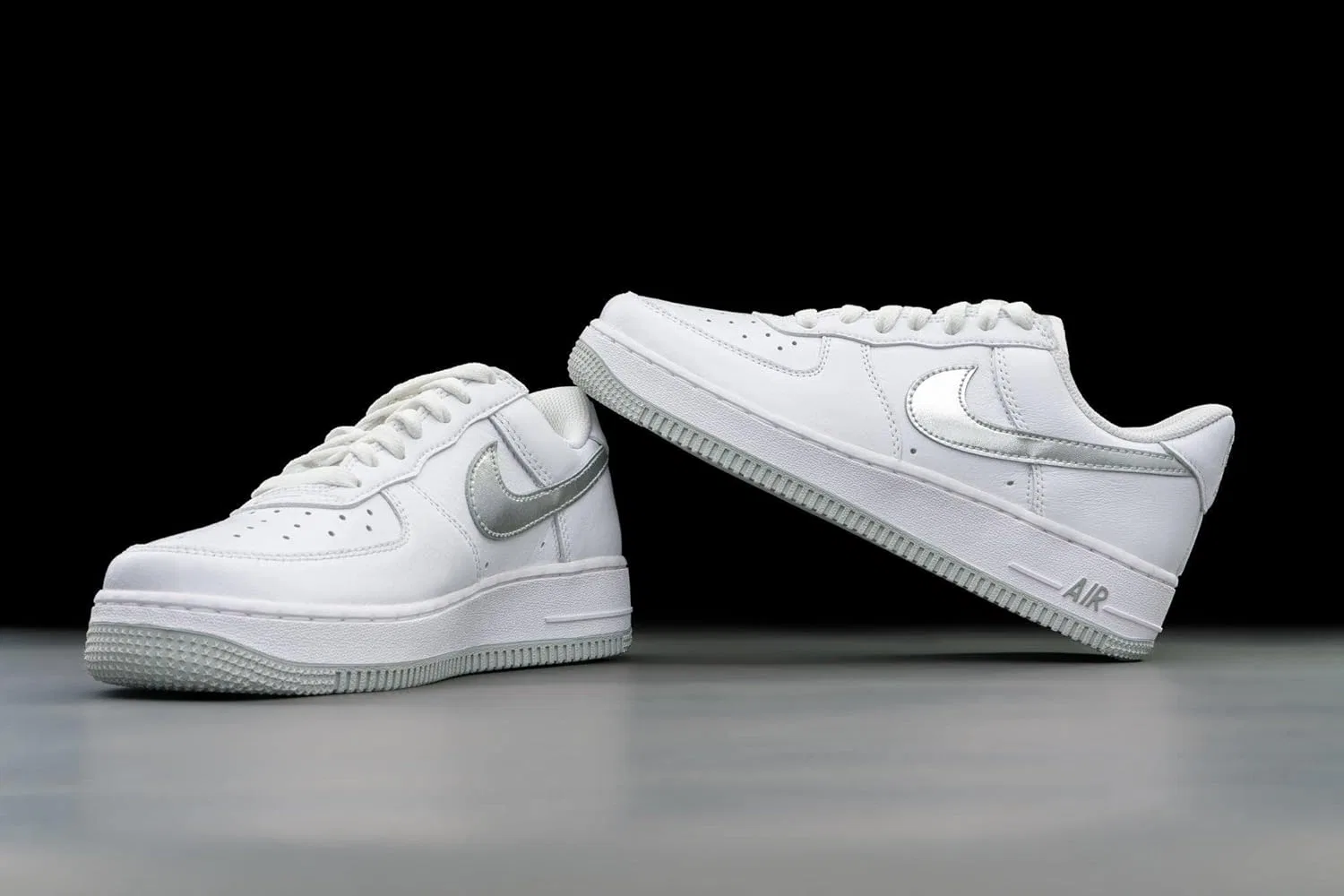 Мужские баскетбольные кроссовки Nike Air Force 1 '07 Lv8, белый — фото 4