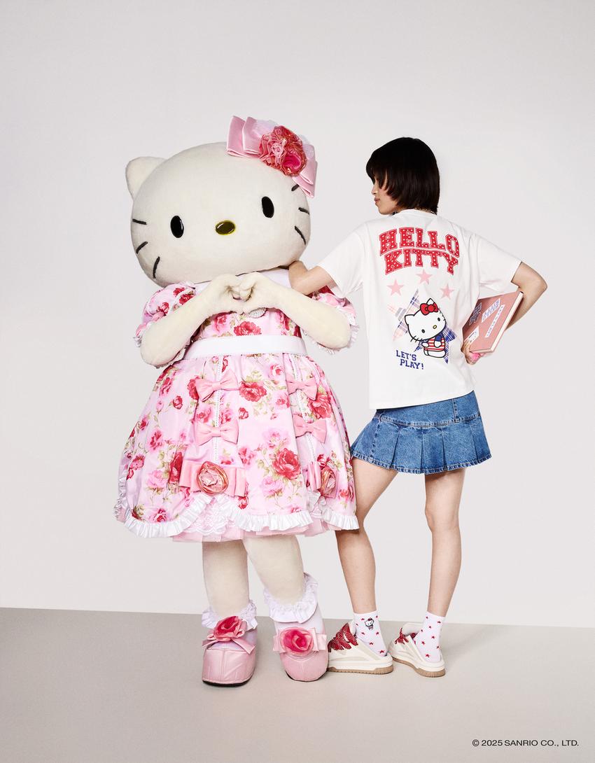 

Футболка с коротким рукавом Hello Kitty Bershka, белый