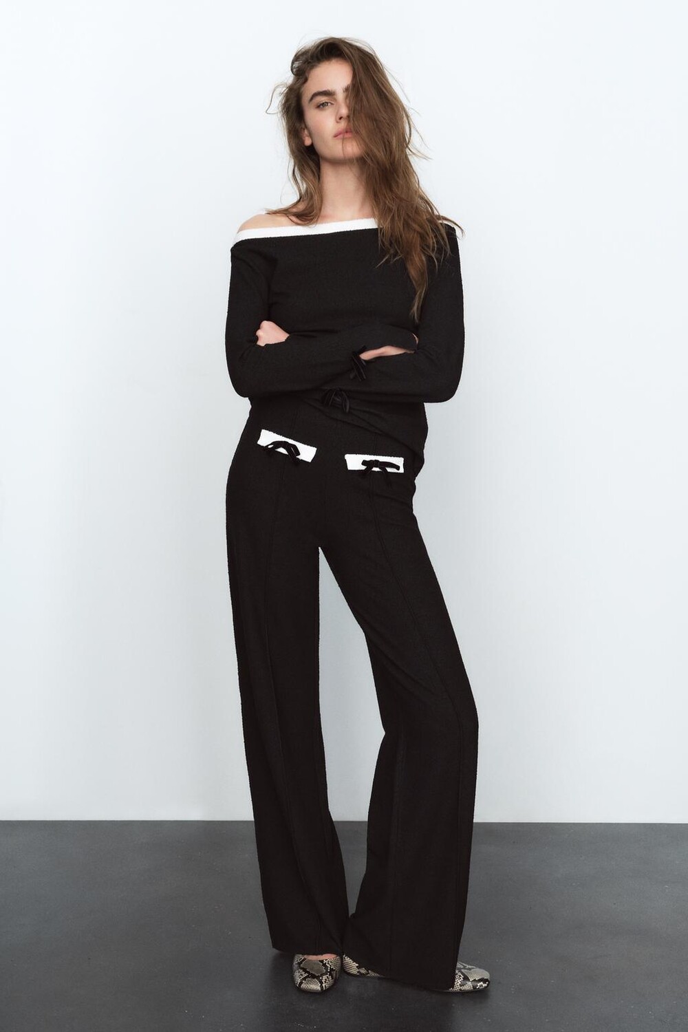 

Топ из букле с бантиками ZARA, черный