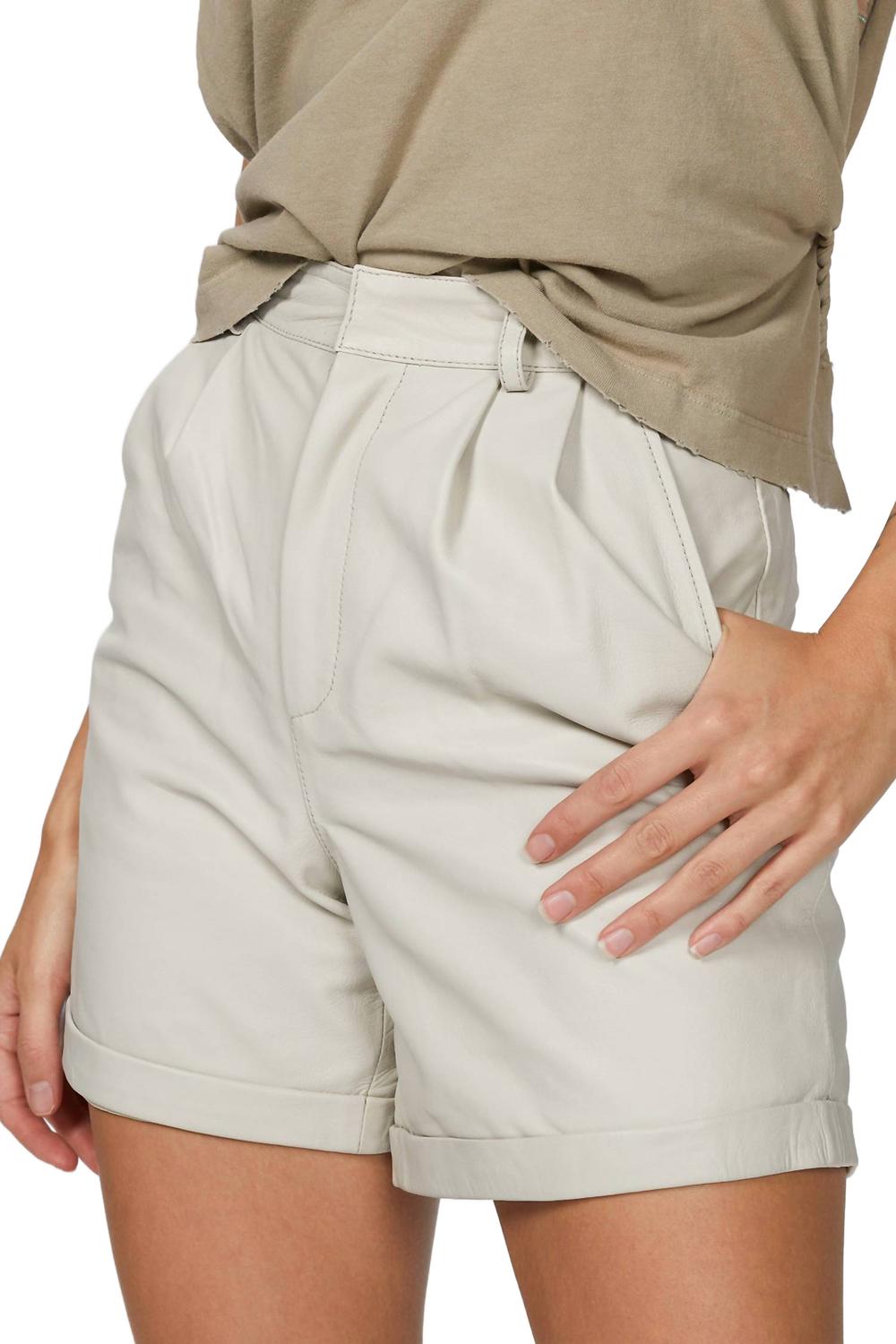 

Кожаные шорты Suzy в бежевом цвете DEADWOOD