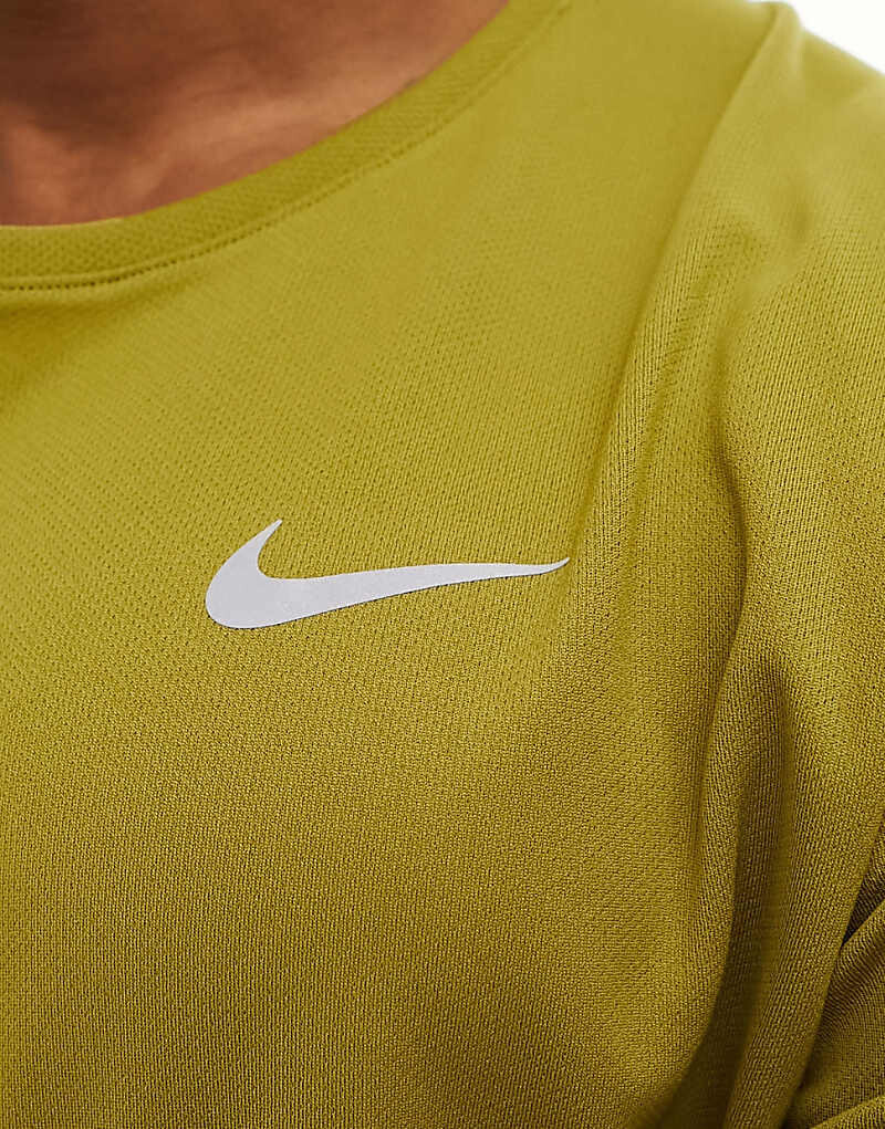 

Nike Running – Miler Dri-FIT – футболка цвета хаки