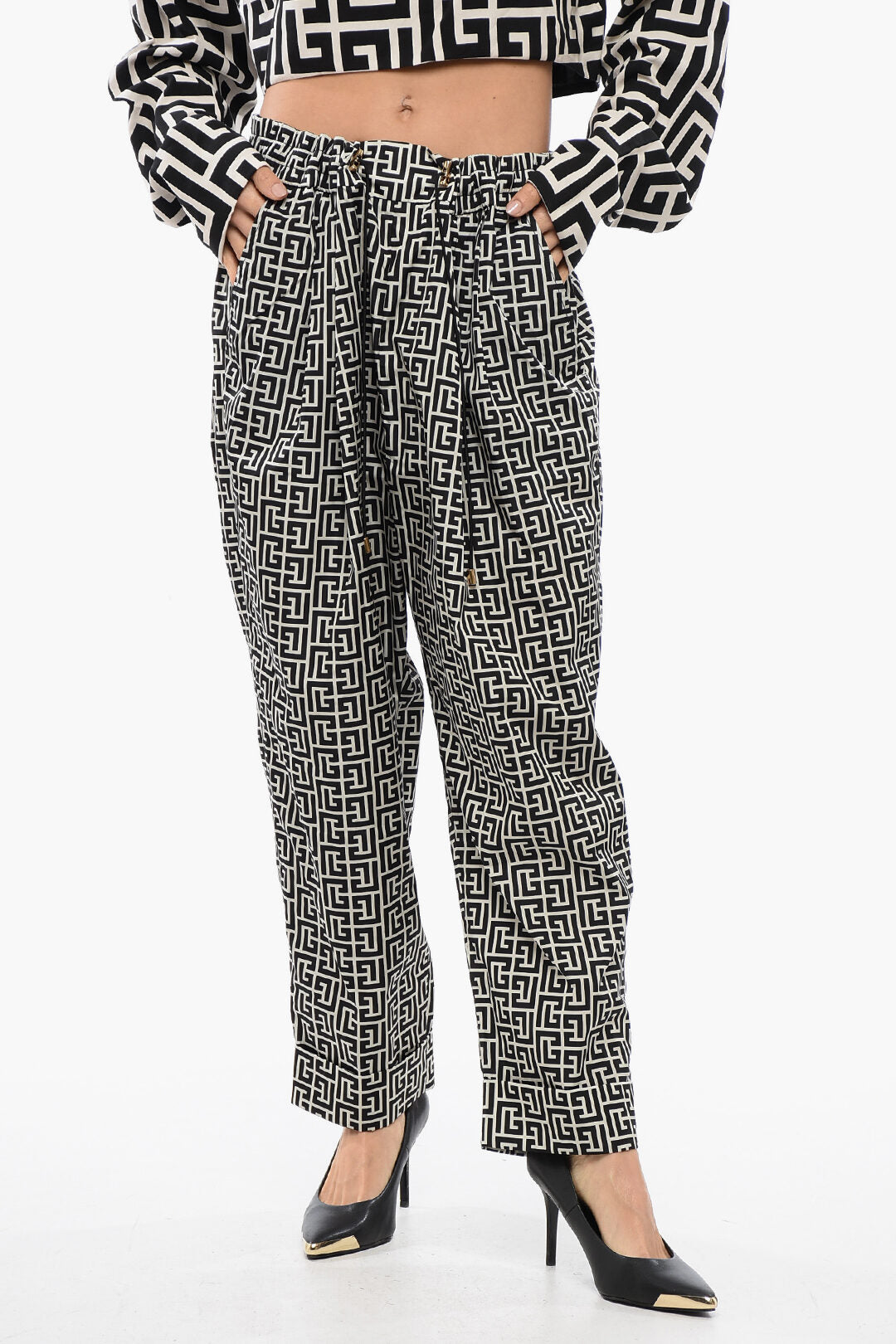 

Спортивные брюки Balmain с монограммой и шнурком, черный/белый