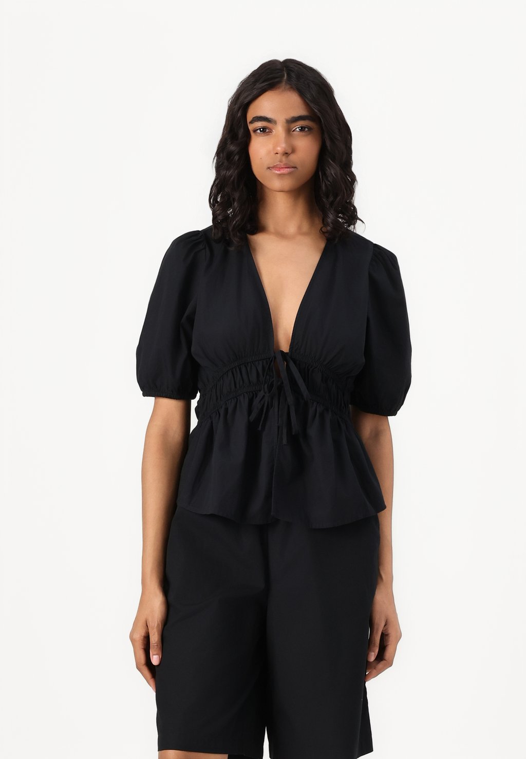 

Блуза VMJARLOTTE TIE V NECK Vero Moda, черный