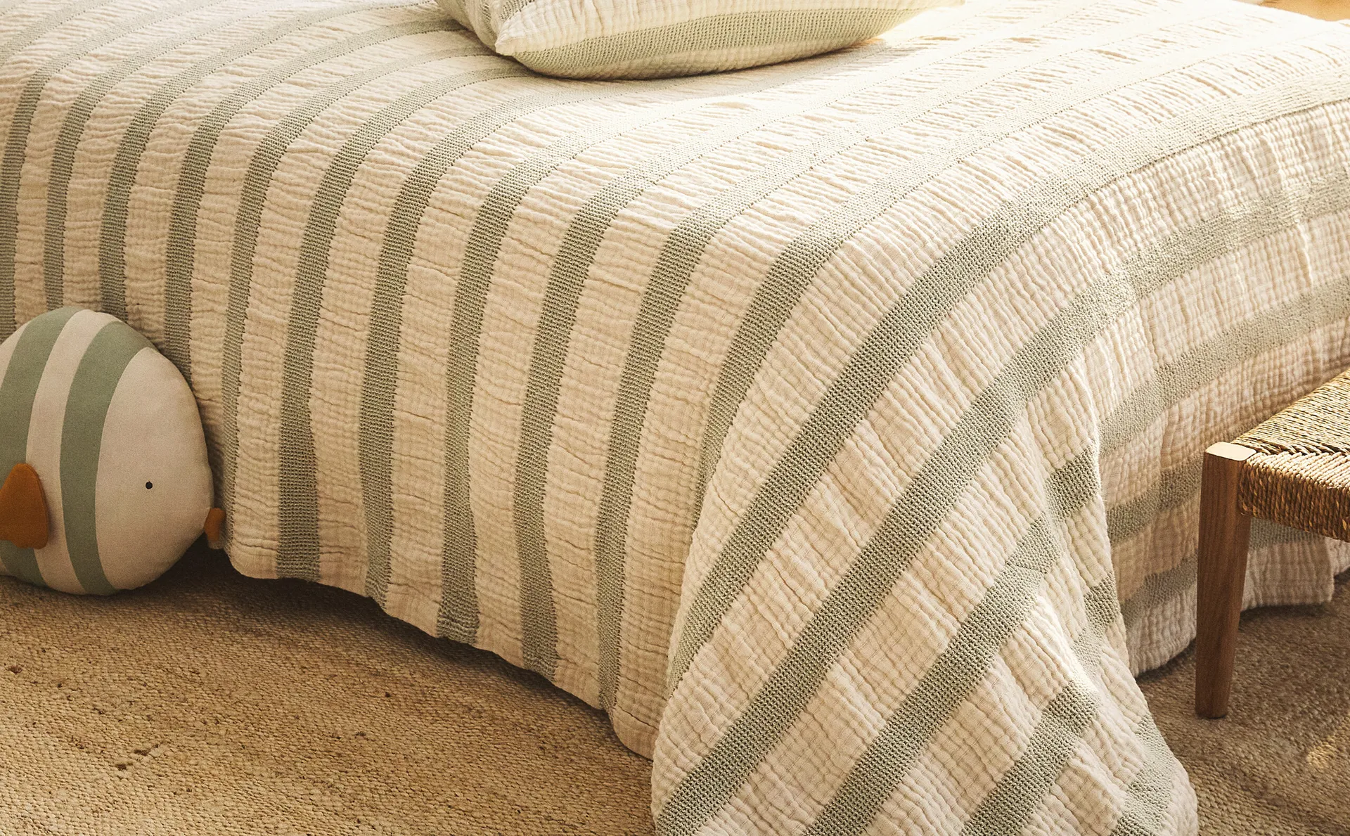 

Детское полосатое покрывало вафельной вязки Zara Home, зеленый