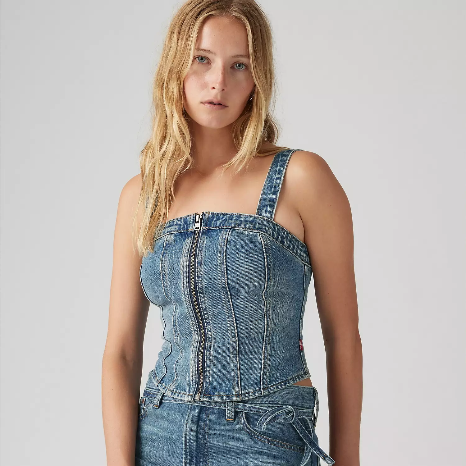 

Скульптурный топ-бюстье Levi's, цвет Verified Vintage Bus - Medium Wash