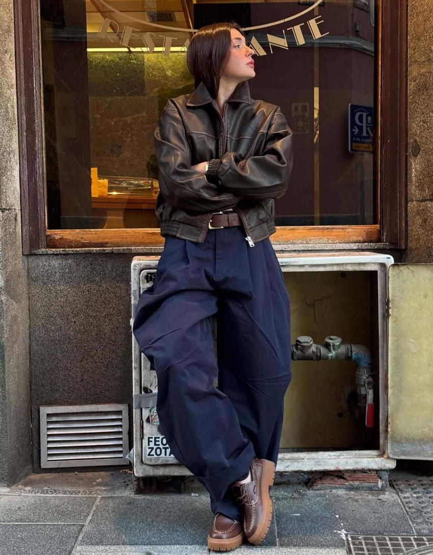 

Брюки-Баллоны с вытачками Bershka, синий