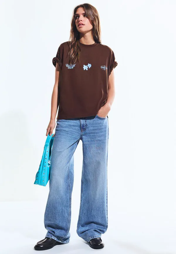 

Футболка с коротким рукавом и принтом Bershka, Dark Brown, Коричневый, Футболка с коротким рукавом и принтом Bershka, Dark Brown