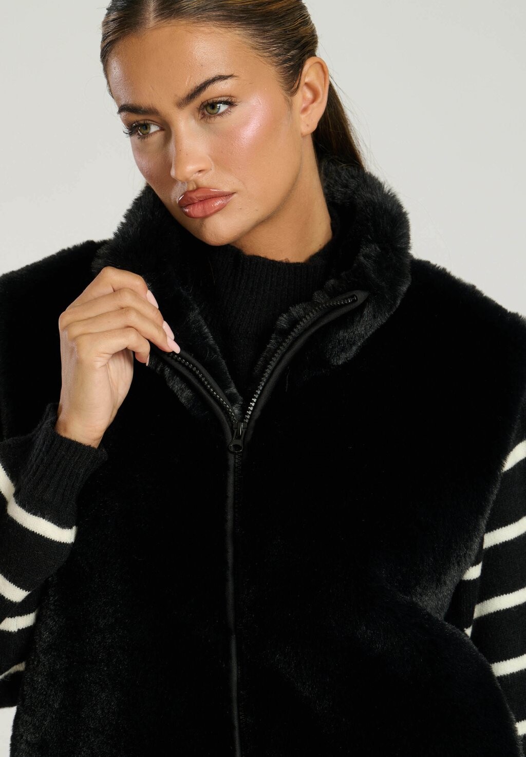 

Жилет FAUX FUR GILET South Beach, черный