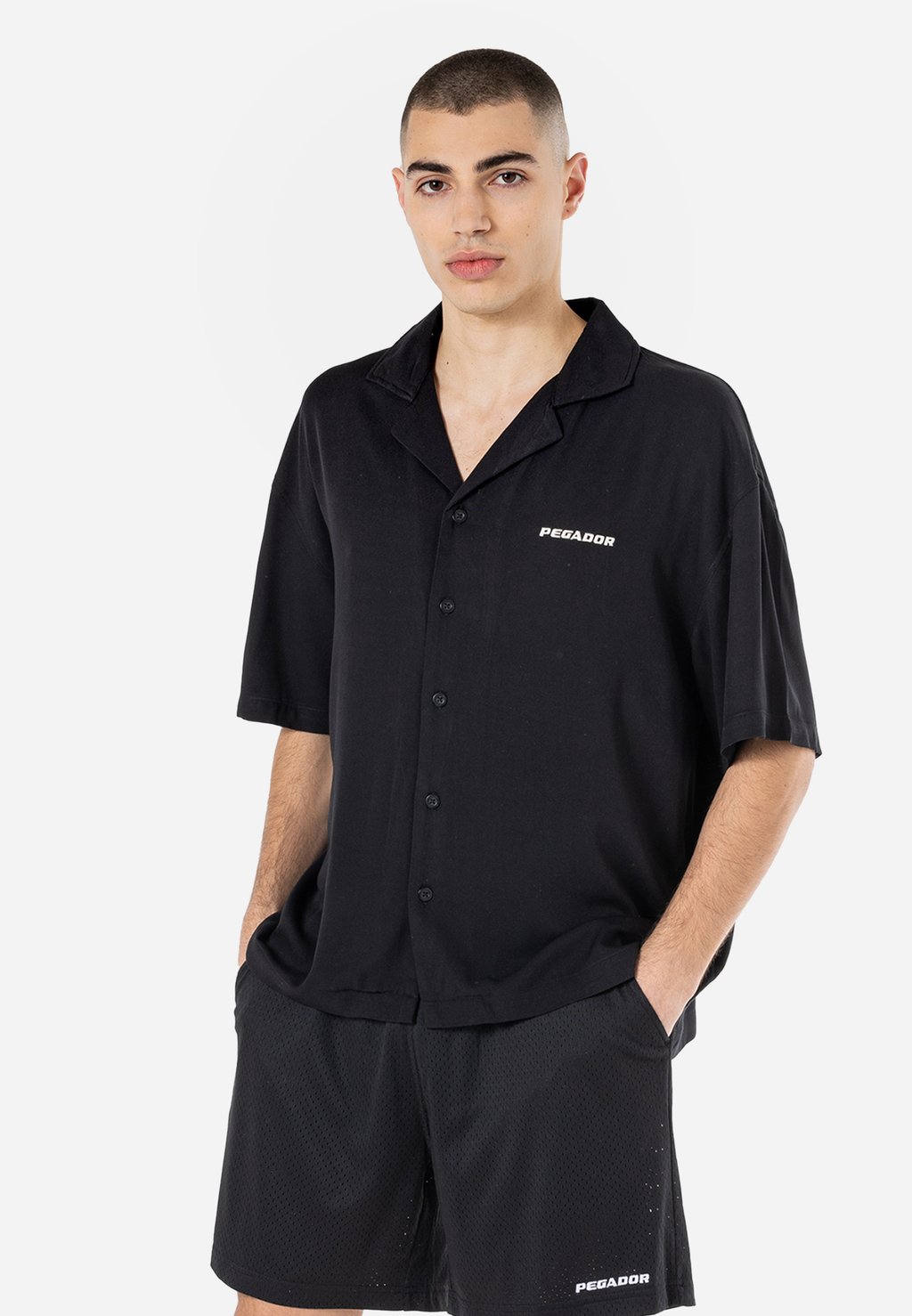 

Рубашка LOGO SHORT SLEEVE Pegador, черный