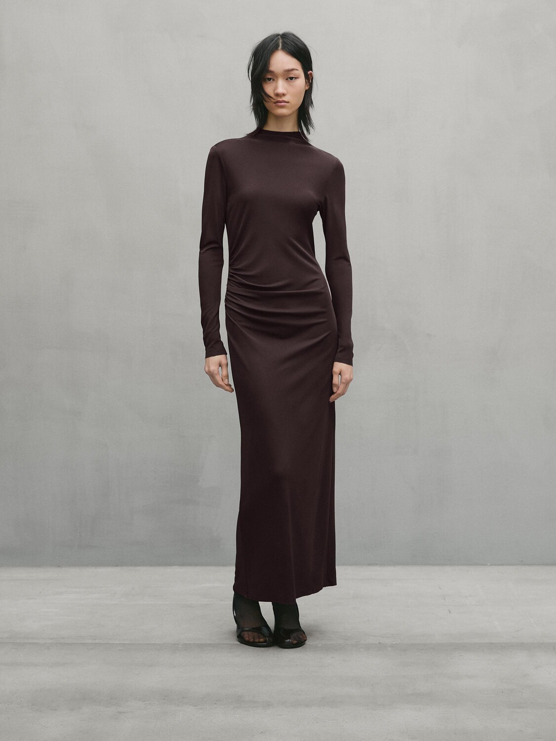 

Платье миди с длинными рукавами и сборками - студия Massimo Dutti, коричневый