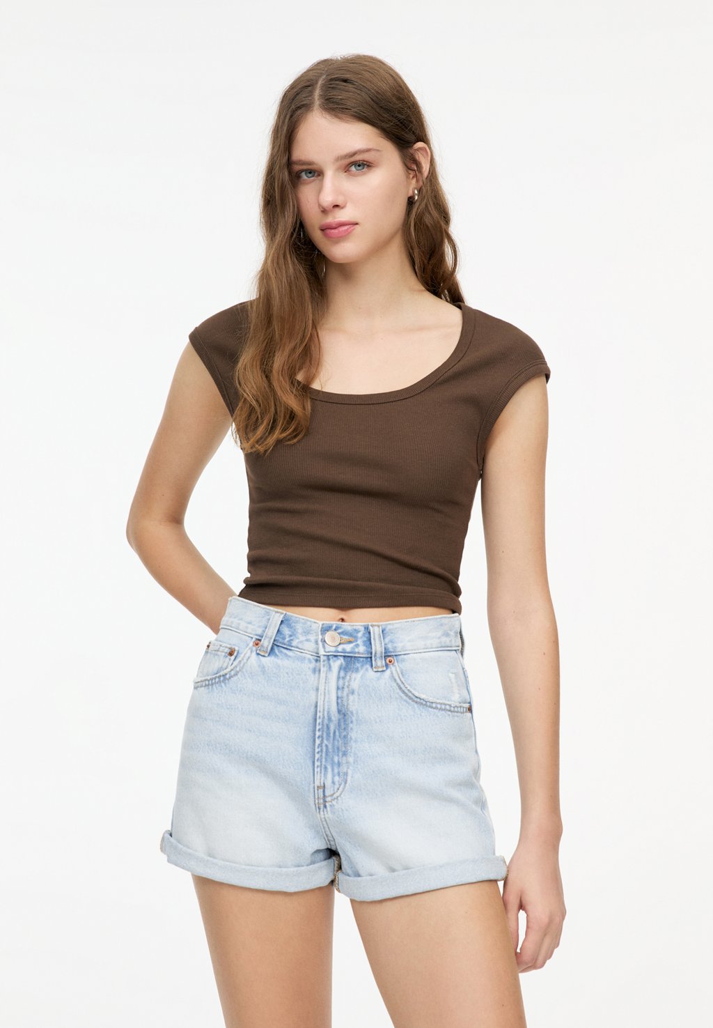 

Джинсовые шорты MOM PULL&BEAR, деним