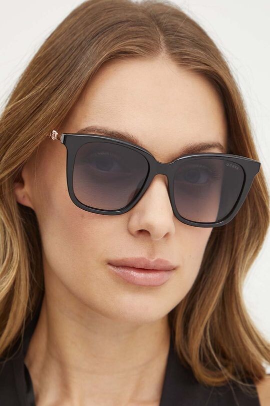 

Солнечные очки Guess, черный