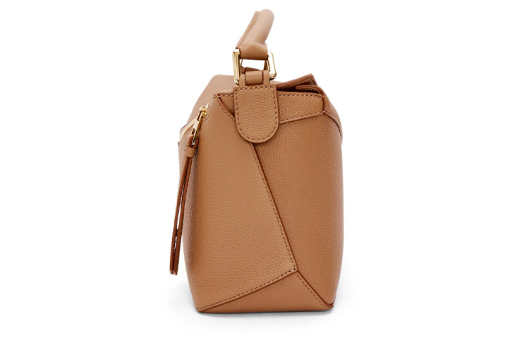 LOEWE Мягкая телячья кожаная сумка через плечо маленький размер женская ириска — фото 4