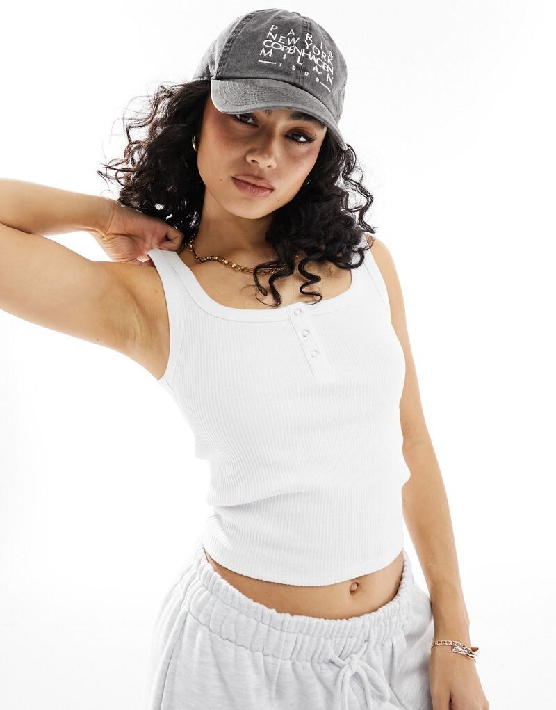 

Белая укороченная майка на пуговицах Cotton On хенли Cotton:On