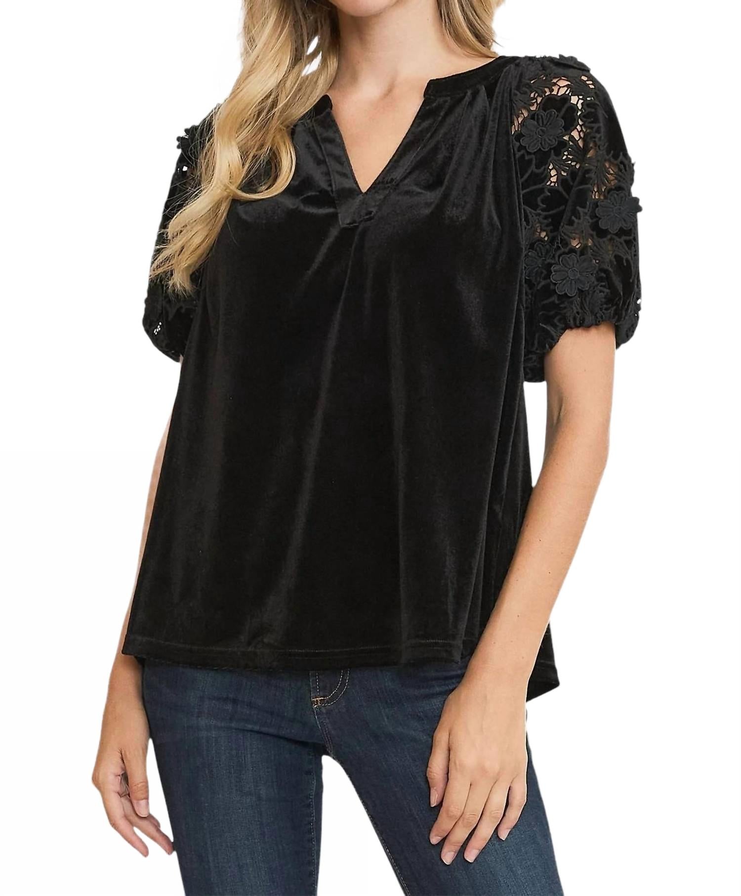 

Черный топ с бархатными вставками и аппликациями Umgee