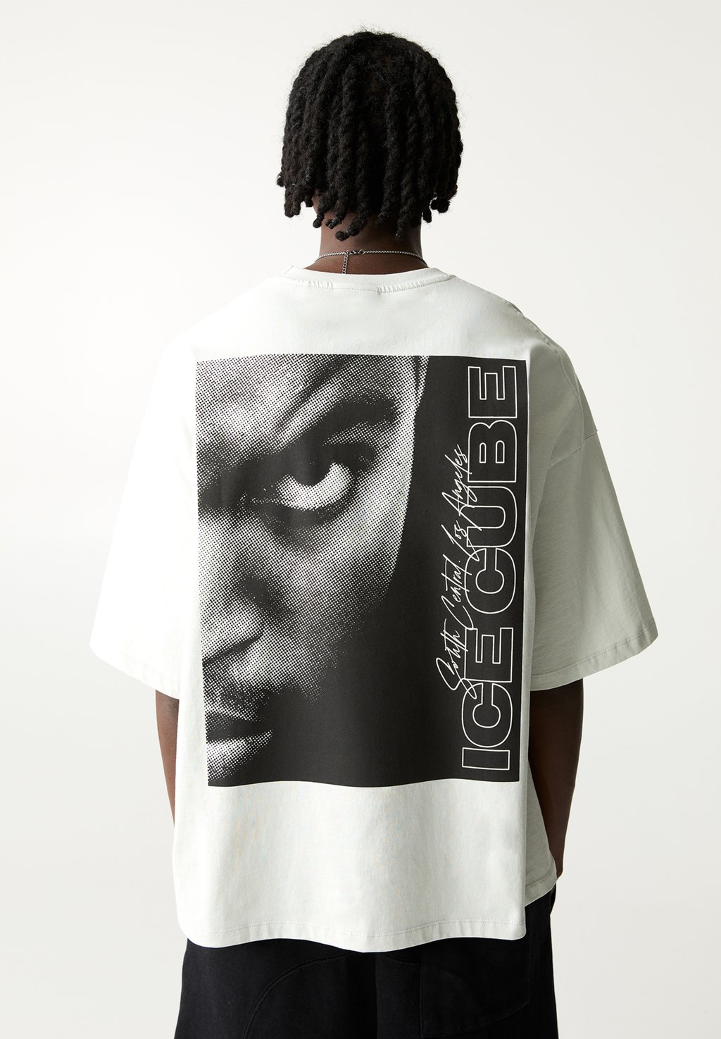 

Футболка с принтом WITH ICE CUBE GRAPHIC PULL&BEAR, молочный
