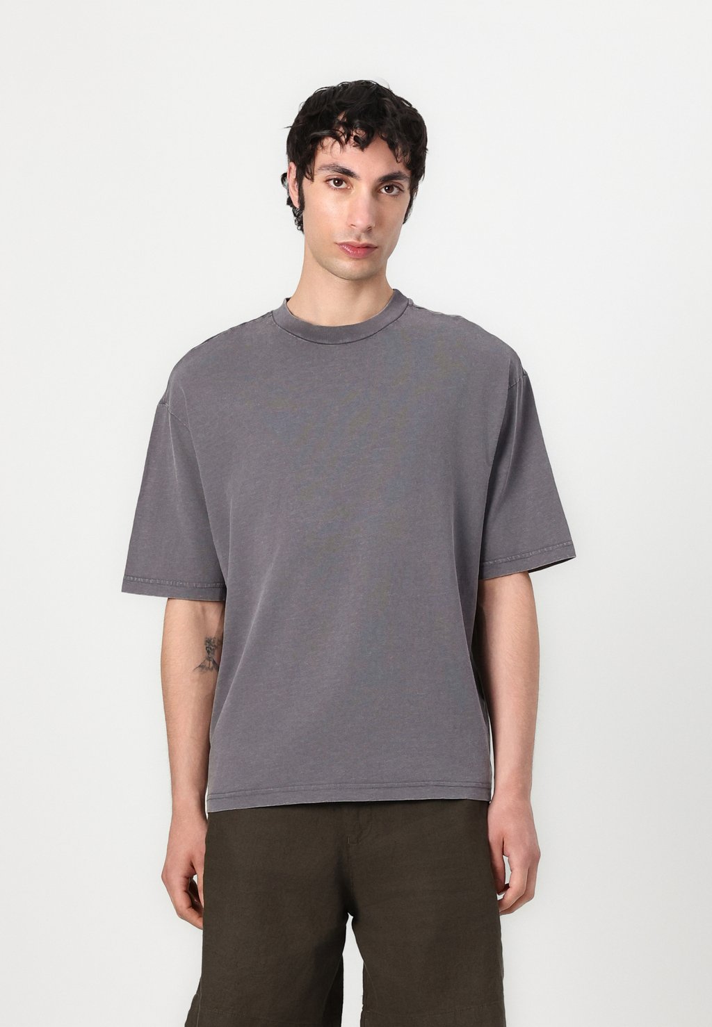 

Базовая футболка SLHNIELS LOOSE TEE Selected Homme, темно-серый