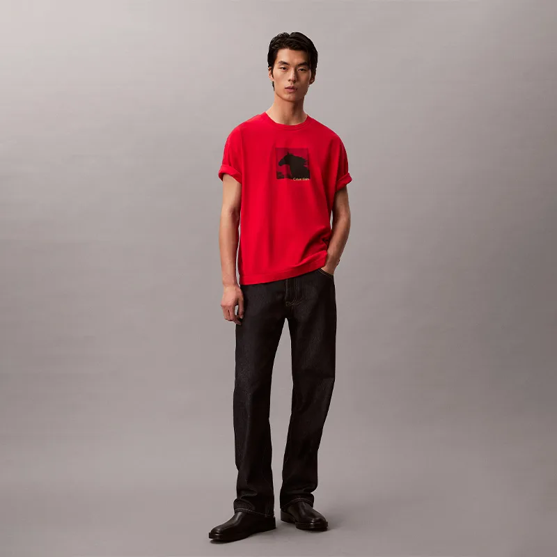 Футболка с круглым вырезом из коллекции Year Of The Horse Calvin Klein, XAT-Carmine — фото 4