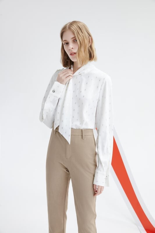 

Свитер-Поло с воротником Lily и ремешками Lily Apparel, серебряный
