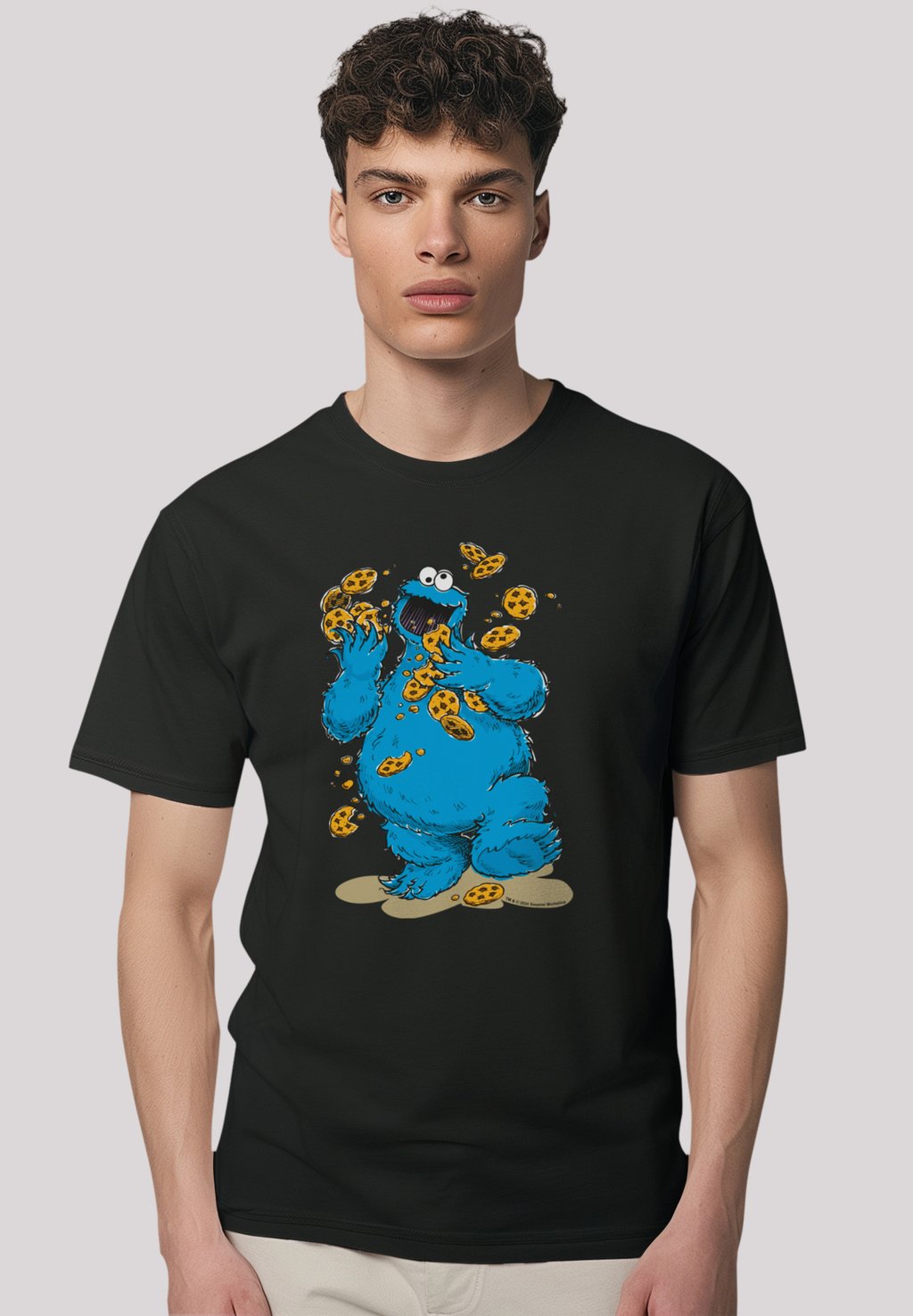 

Футболка с принтом SESAMSTRASSE COOKIE MONSTER COOKIES EVERYWERE F4NT4STIC, черный