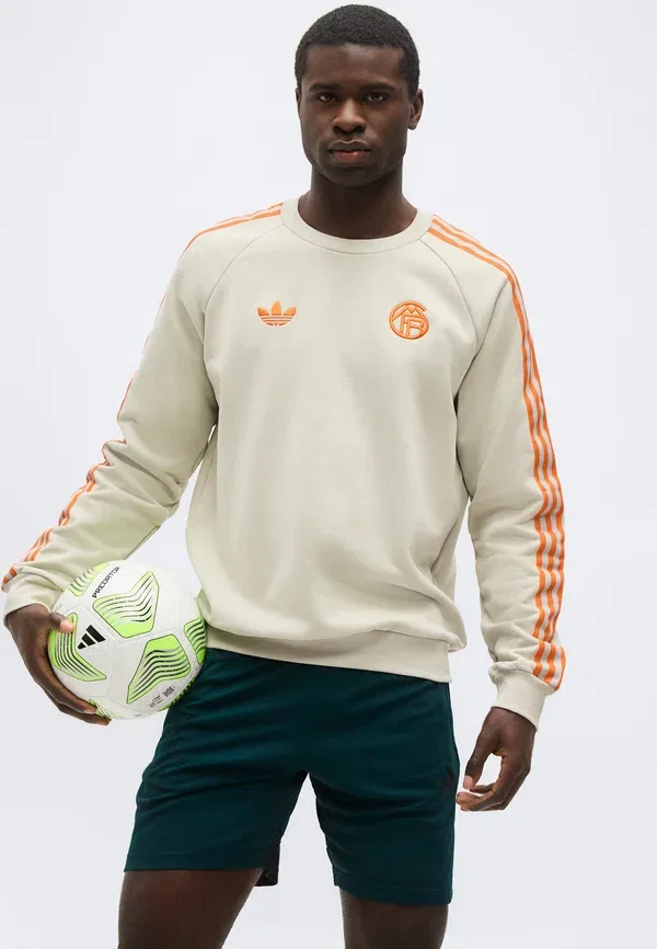 Футболка Adidas Originals Fc Bayern Crew Club Wear, алюминий — фото 4