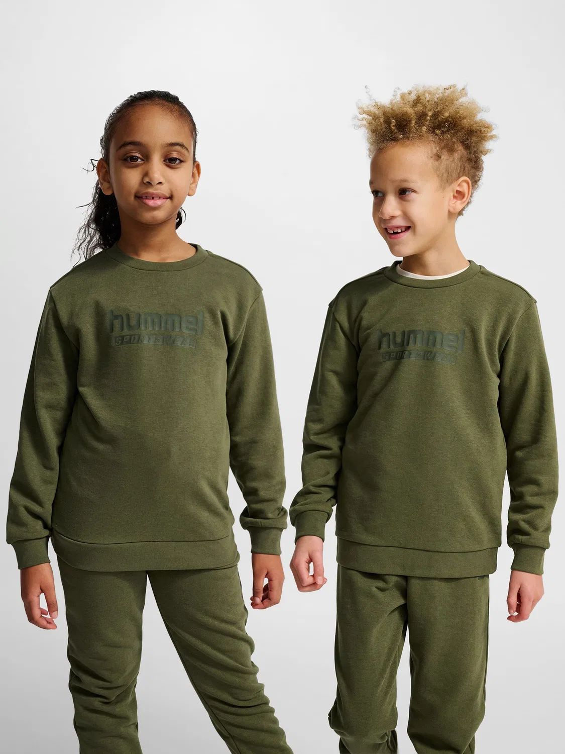 Свитшот детский с принтом Hummel, winter moss