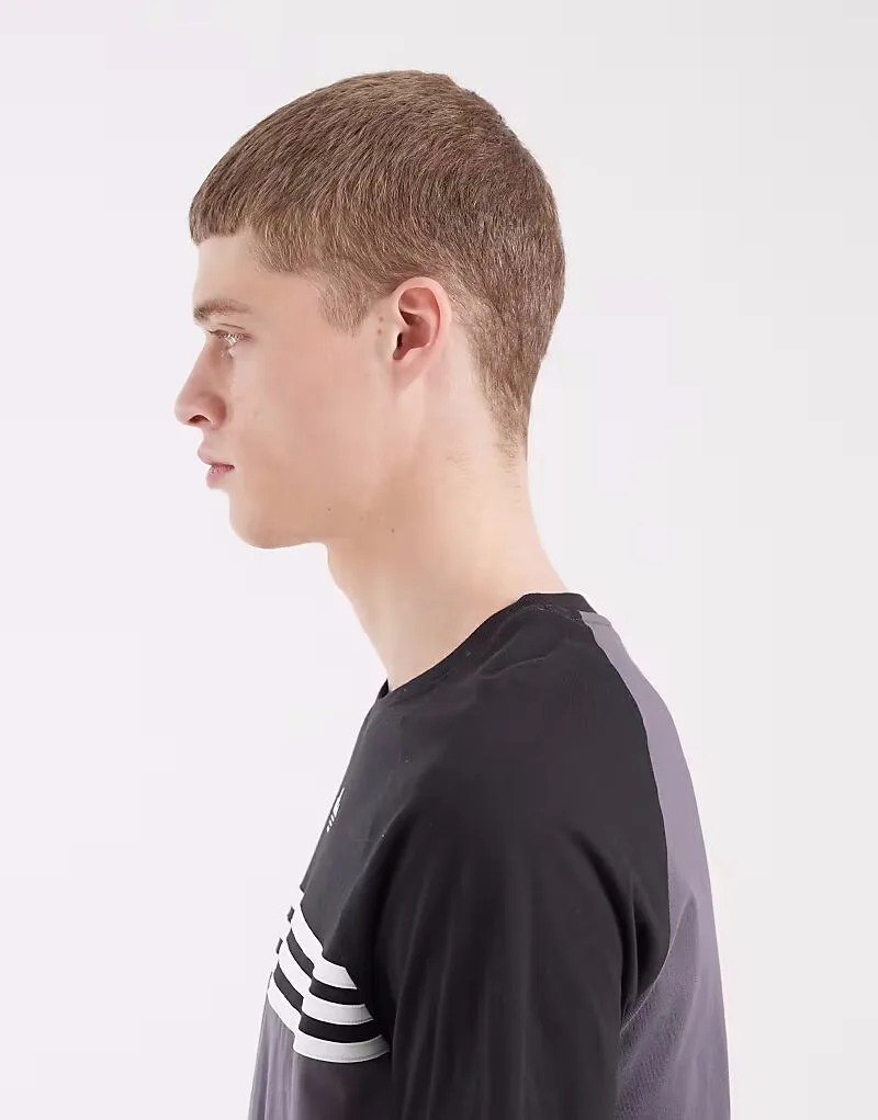 Футболка Adidas Originals с полосой на груди, серо-черного цвета — фото 4