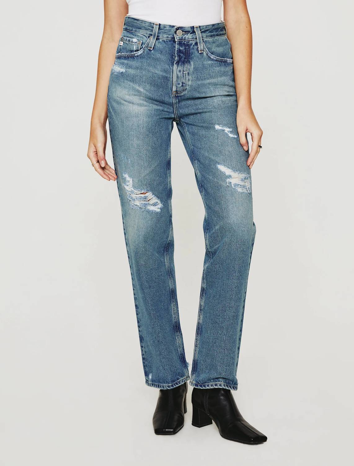 

Джинсы Clove Relaxed Straight Leg в 19 Years Reunion Destructed AG Jeans