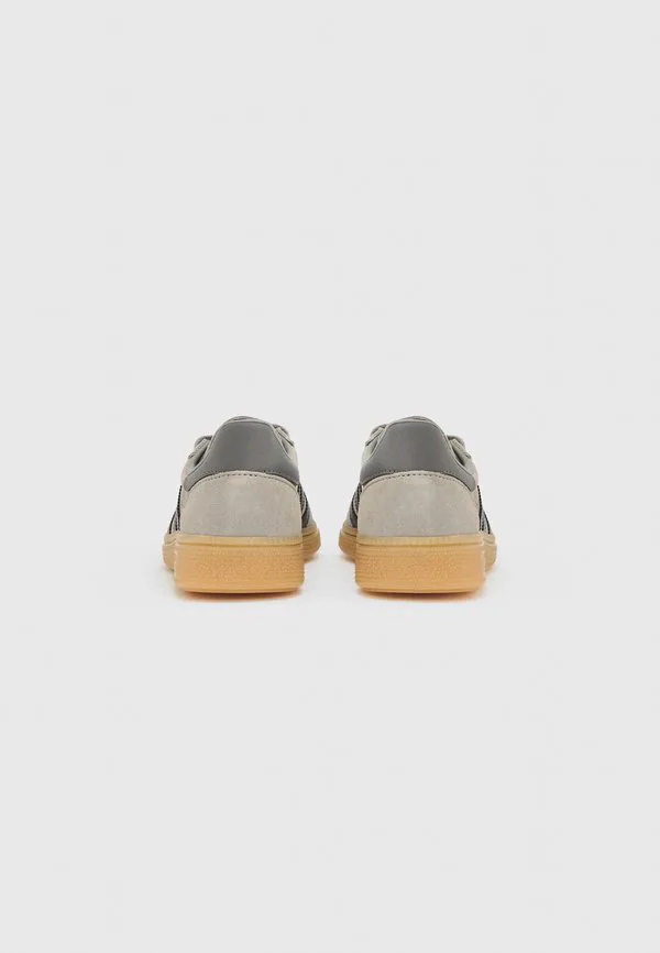Специальные кроссовки для гандбола j Adidas Originals, Grey/Gum — фото 3