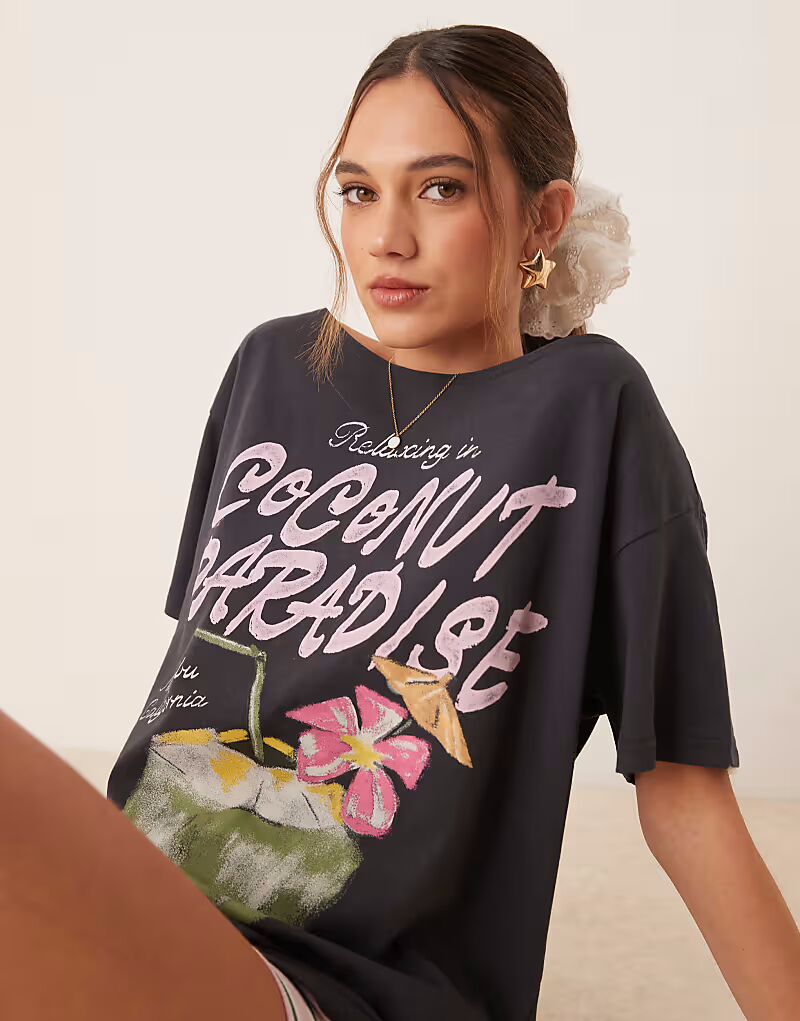 

Футболка Hollister с короткими рукавами и тропическим принтом черного цвета