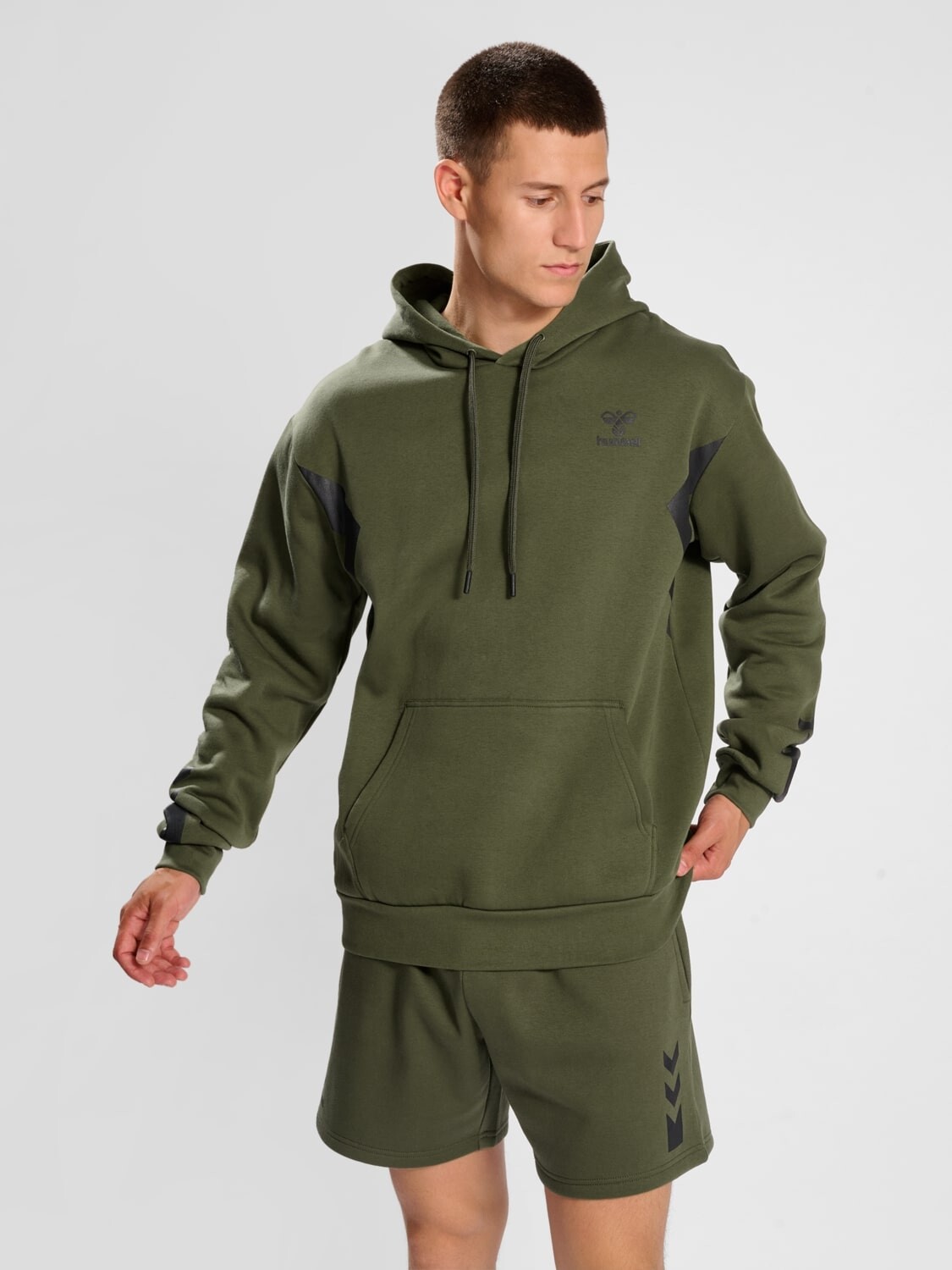 

Толстовка Hummel Logo Hoodie Kapuzen Pullover Sport HMLACTIVE, оливковый
