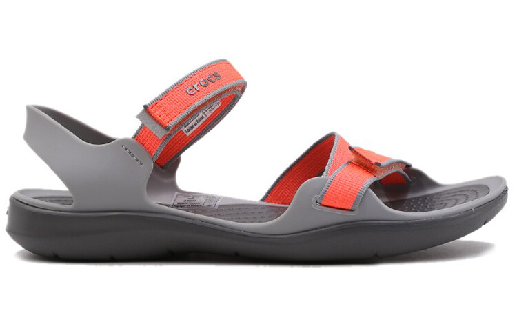 Пляжные сандалии женские Ярко-коралловые/светло-серые Crocs — фото 2