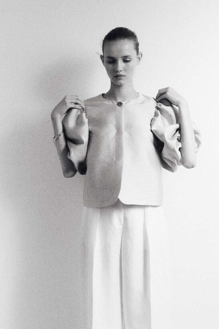 

Блузка с объемными рукавами H&M, бежевый