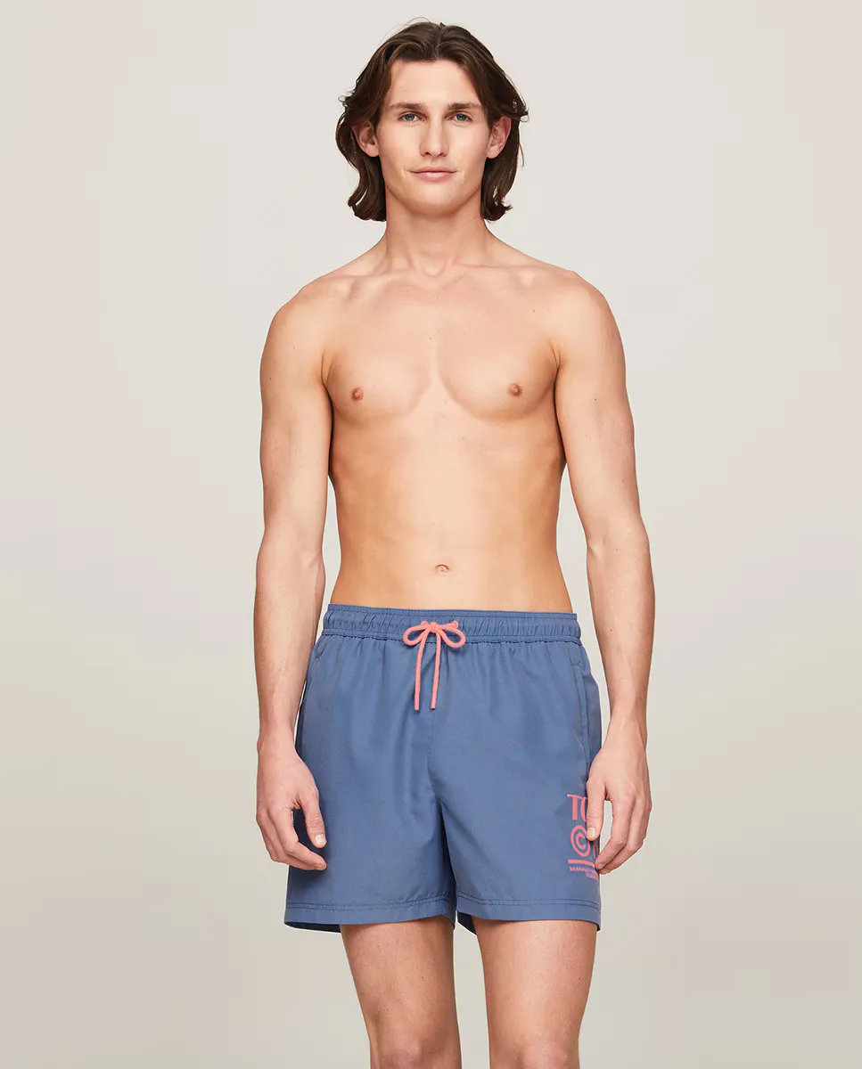 

Мужской купальник средней длины с вышитым логотипом Tommy Jeans, фиолетовый
