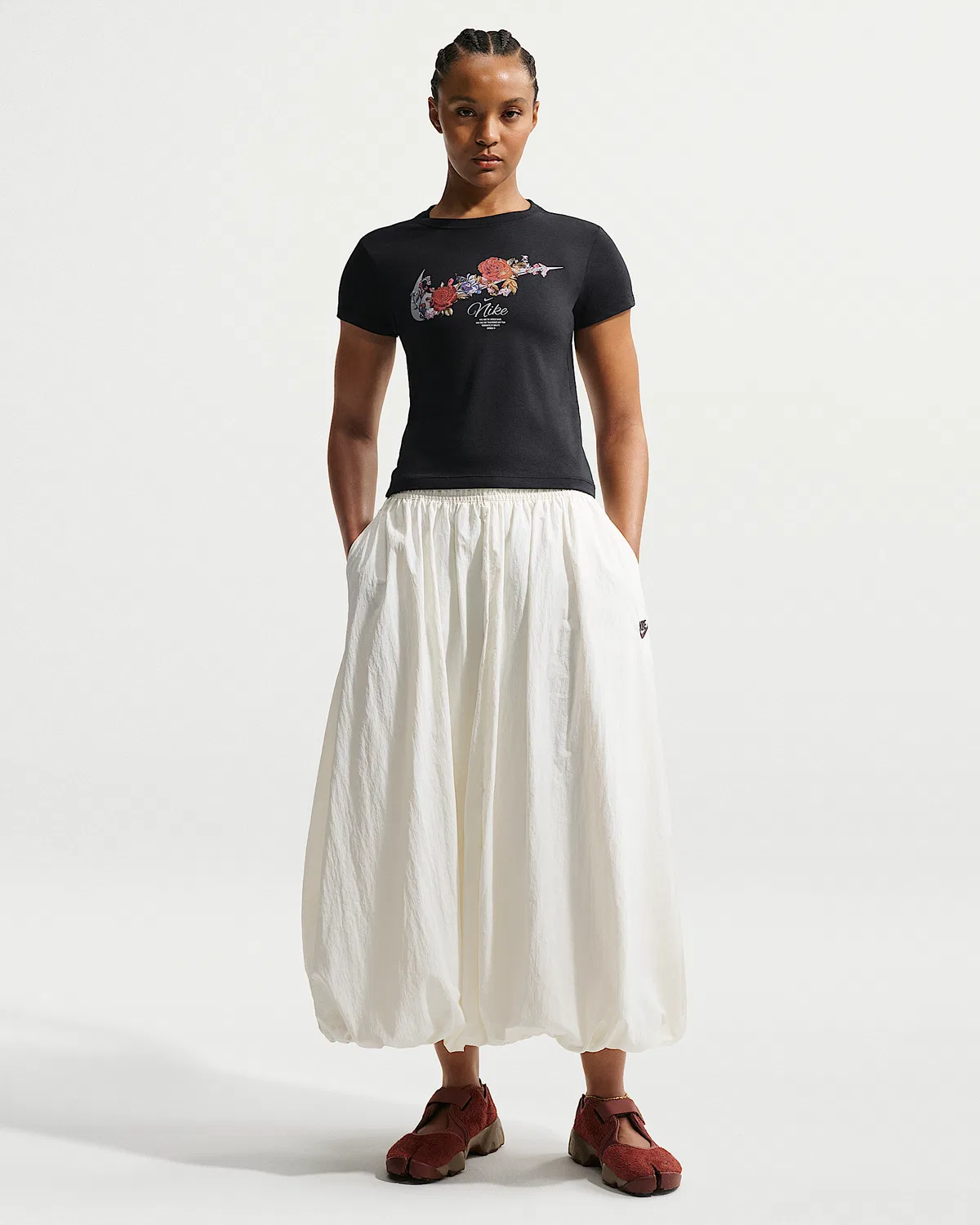 Женская укороченная футболка Nike Sportswear Chill Knit Slim, Black/Wolf Grey — фото 4