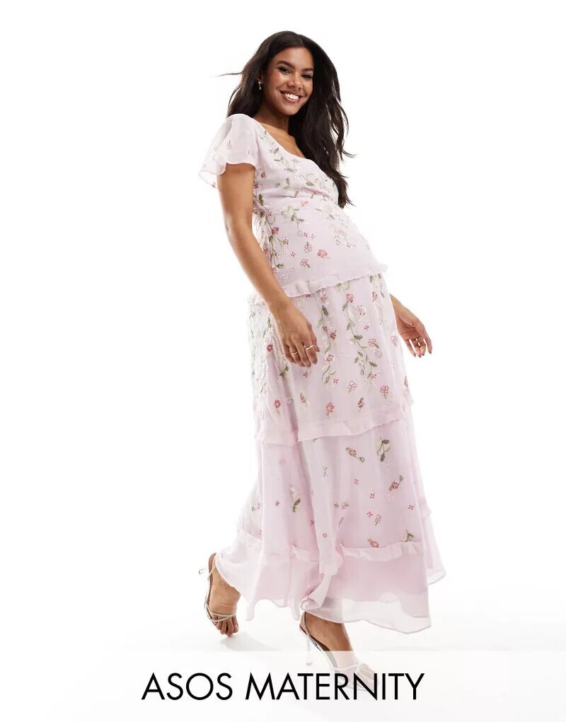 

Светло-розовое платье макси с развевающимися рукавами и вышивкой ASOS DESIGN Maternity Bridesmaid