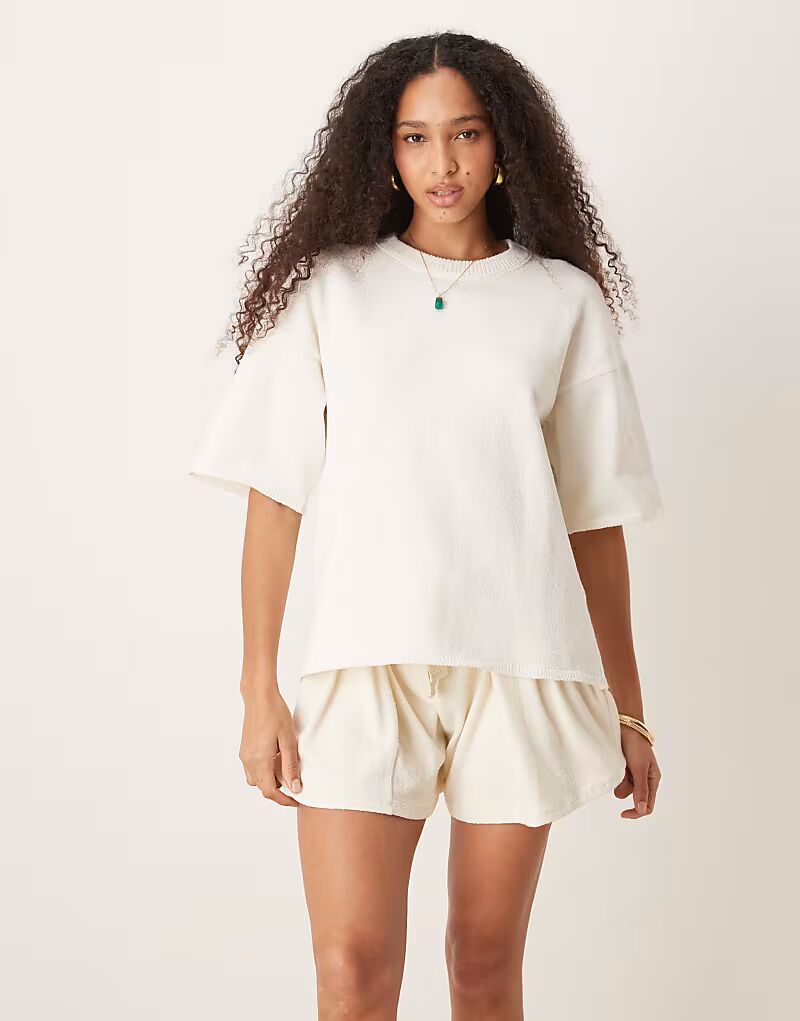 

Футболка свободного кроя ASOS DESIGN кремового цвета
